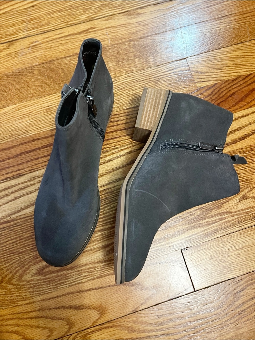 Blondo B5859 Charcoal Grey Suede Waterproof Ankle Boots 9M Side Zip Low Heel